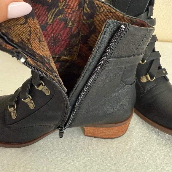 KORKS Reese Black Leather Buckle Lace Up Strap Heeled Ankle Boots - Picture 9 of 15